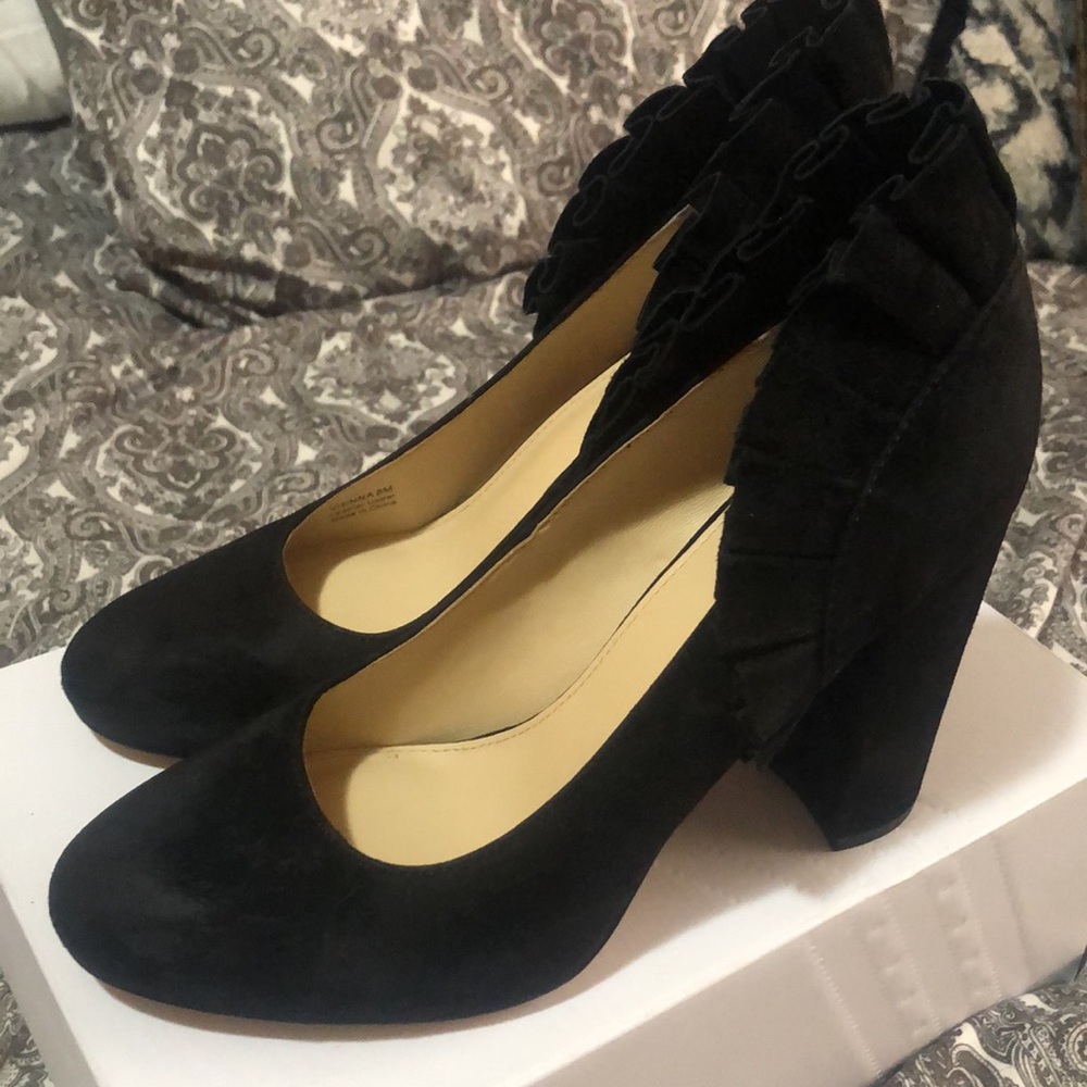 Heels - Picture 2 of 3